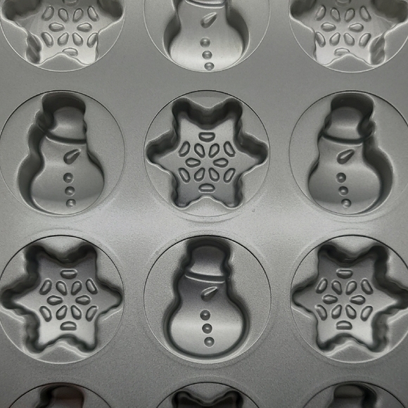 The Pampered Chef Other - Pampered Chef Winter Snowman & Snowflake Cake Pan